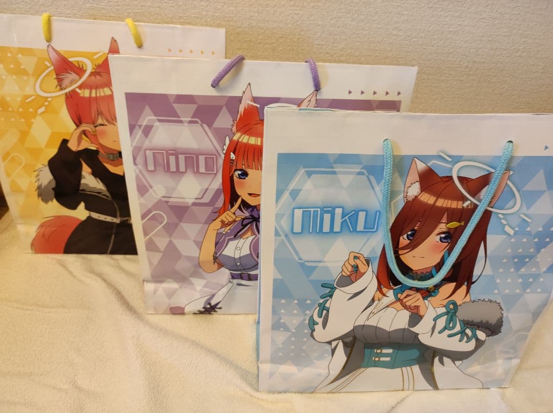 五等分の花嫁 推し袋  ドンキ限定\r
中野　一花、二乃、三玖　推し袋　3種セット TVスペシャルアニメ『五等分の花嫁∽』の推し袋が発売！｜驚安の殿堂