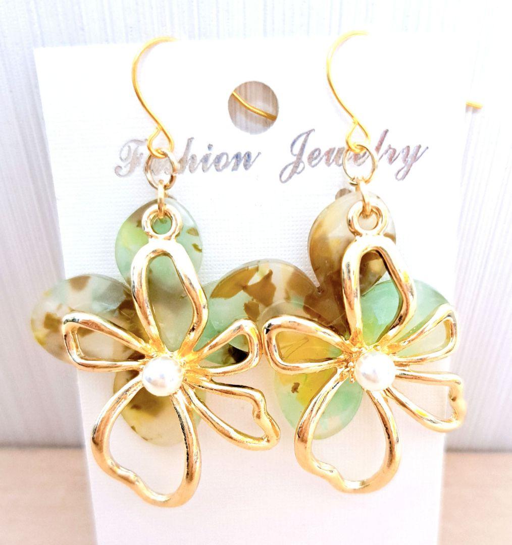 302④# ピアス ハンドメイド 夏ピアス レッド 夏 花火大会 浴衣 夏祭り 海 透明感 クリア 大人