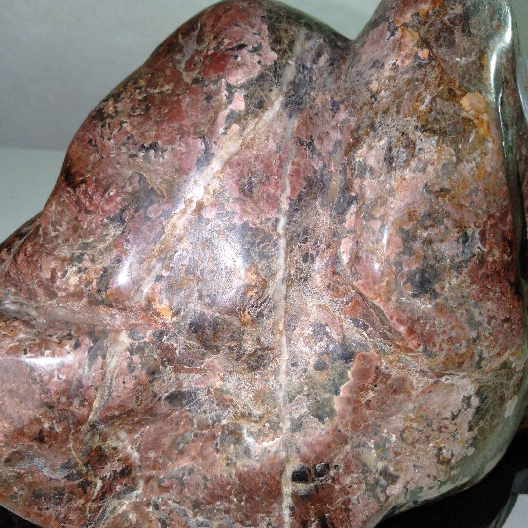 大型磨き水石 赤色系 五色石 美麗 台付き1個