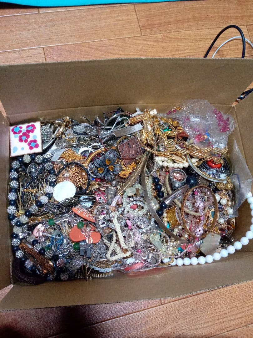 アクセサリーセットまとめ売り ５kg 超お得】MEN'Sアクセサリーセット 9個入り 『SILVER』 | 「ビーズ