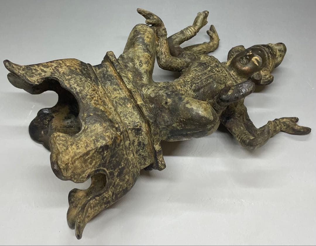 自在菩薩坐像 六手観音像 鉄製 C3120 - メルカリ