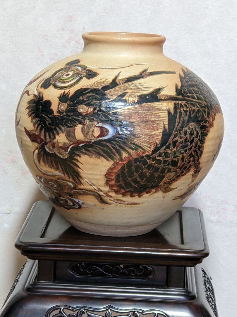 ♦ 書画 骨董 日本画家 陶芸家 コラボ作！希少 黒釉掻落し 雲龍文壺 骨董品 ♢ 書画 骨董 日本画家 陶芸家 コラボ作！希少 黒釉掻落し 雲龍文壺