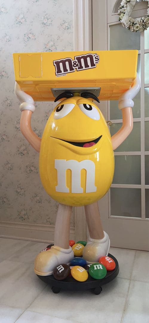 M&M's ストアディスプレイ イエロー M&M's Yellow Character Display Statue Figure - Walmart.com