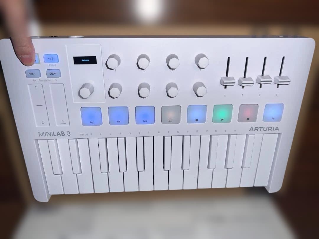 _MiniLab 3 Alpine White （入手困難 + ほぼ新品） Arturia reveal MiniLab 3 Alpine White