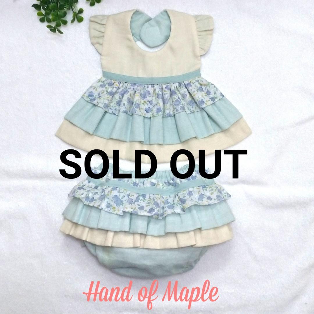 【送料無料】ブルー小花の2点セット♡ふりふりワンピース風スタイ&ベビーパンツ 送料無料】ブルー小花の2点セット♡ふりふりワンピース風スタイ&ベビー