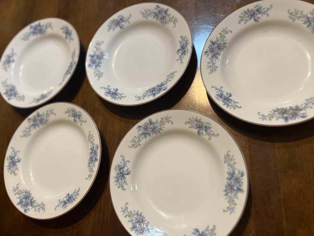 910. 青い花模様の皿5枚セット - メルカリ