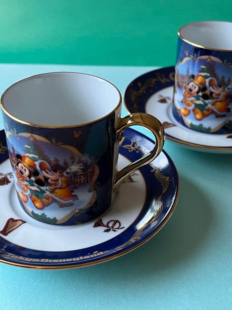 ディズニー クリスマス2001年記念デミタスカップ ペア - メルカリ