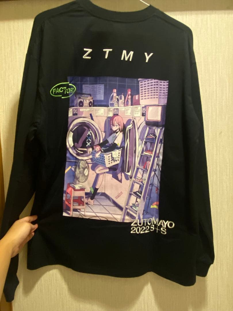 ずっと真夜中でいいのに。 『鷹は飢えても踊り忘れず』 ロングTシャツ（黒） ずっと真夜中でいいのに。 『鷹は飢えても踊り忘れず』 ロングTシャツ