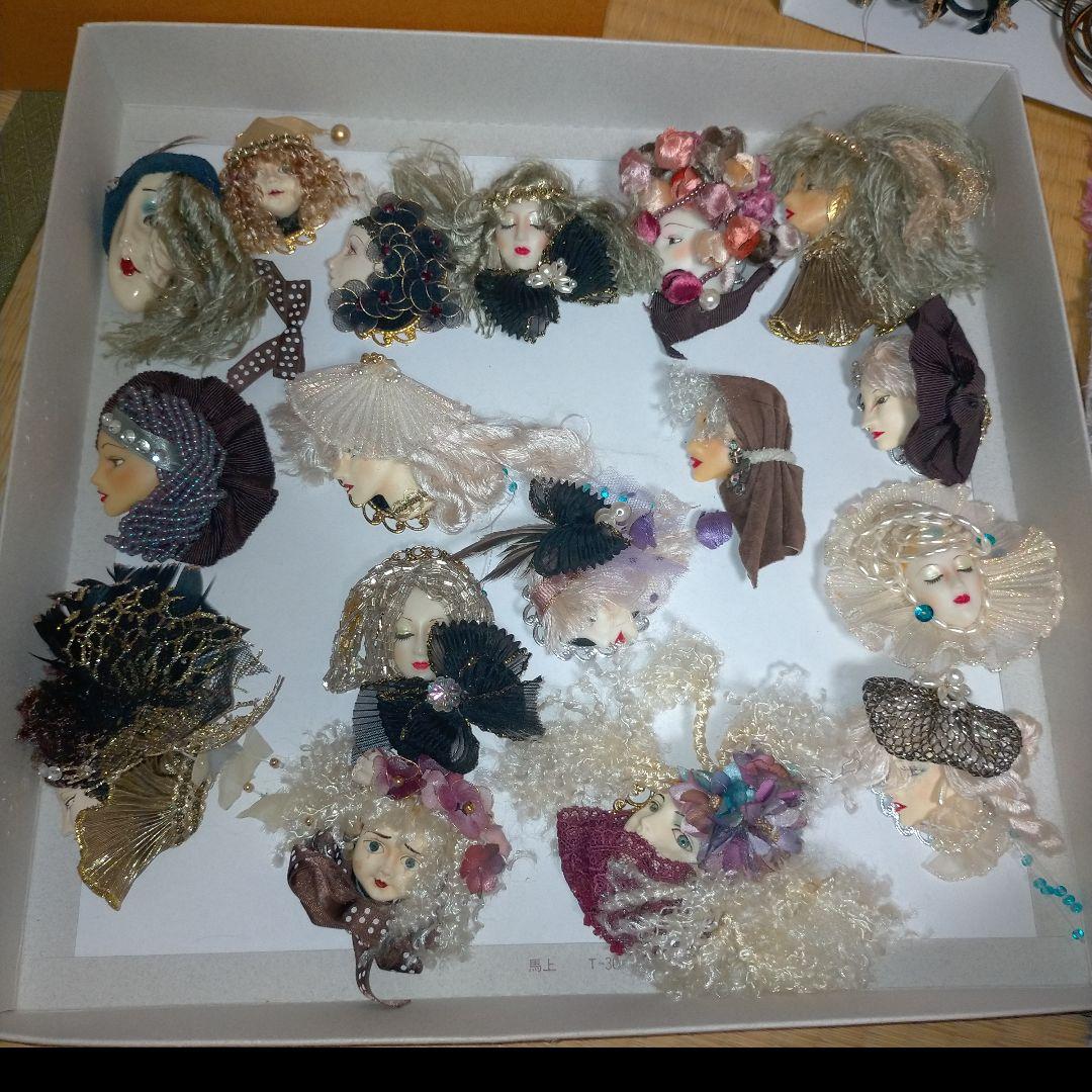 ハンドメイド　顔型ブローチ17個　値引き可能 楽天市場】チリア 田川啓二 エレガントフェザーブローチ ビーズ刺繍