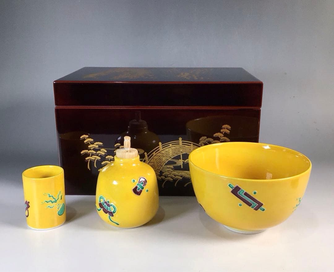 Ｎ８７２　茶箱　『溜塗』『松橋蒔絵』『黄交趾茶器三点揃』　紙箱　茶道具 N872 茶箱 『溜塗』『松橋蒔絵』『黄交趾茶器三点揃』 紙箱 茶道具