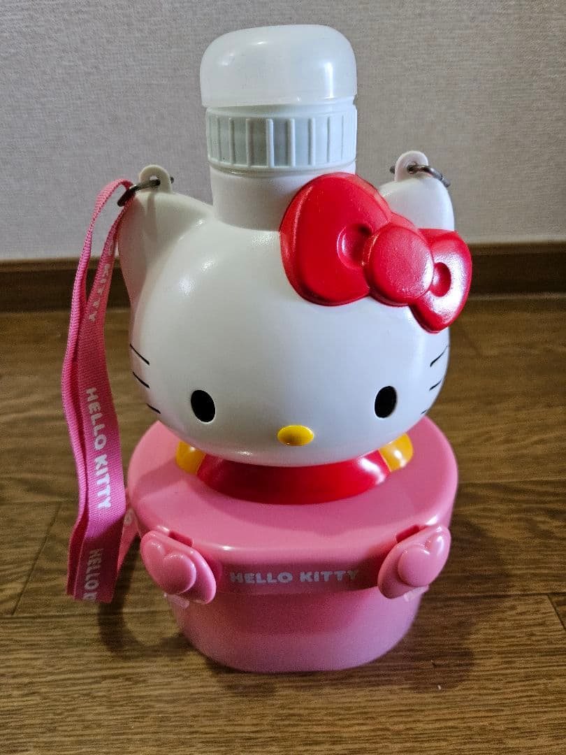小僧寿し ハローキティ 水筒付き 弁当箱 ランチバッグセット - メルカリ