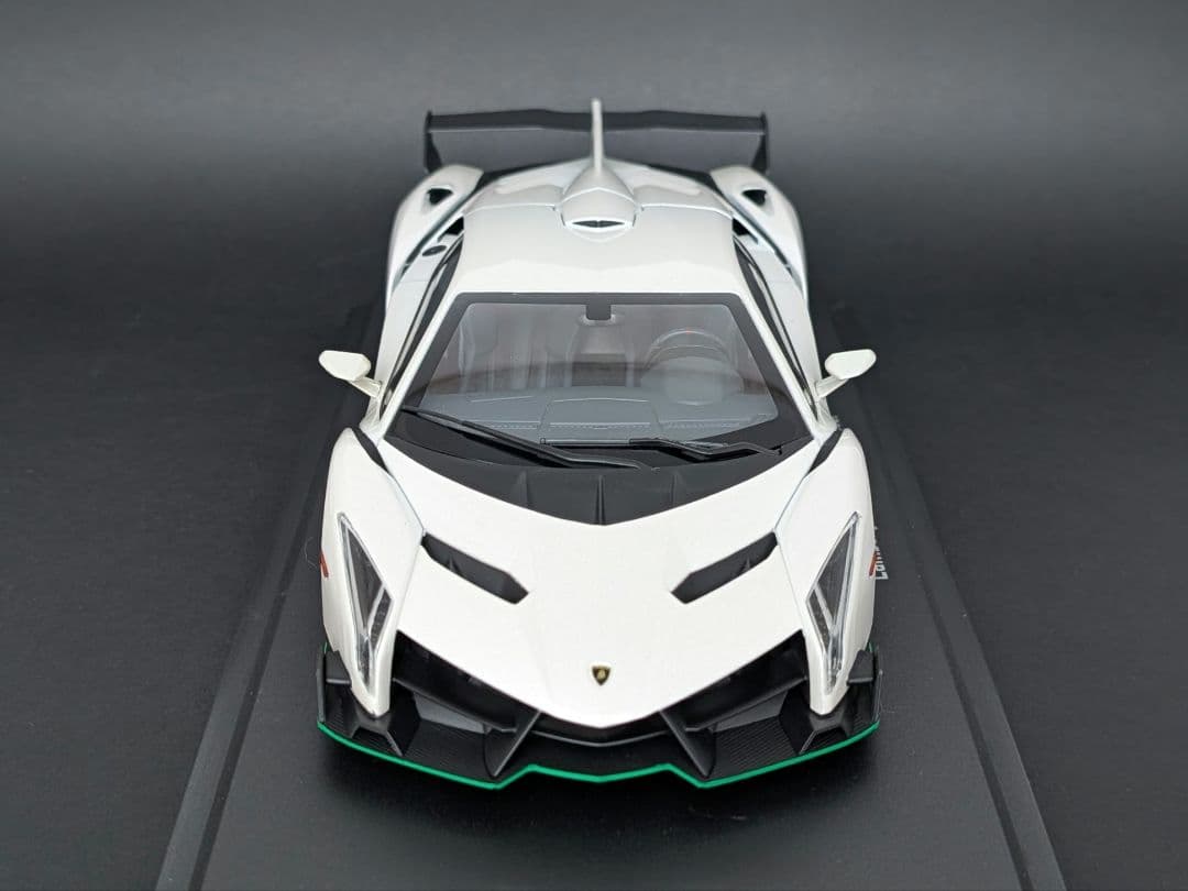 kyosho 1/18 ランボルギーニ ヴェネーノ ホワイト/グリーンライン