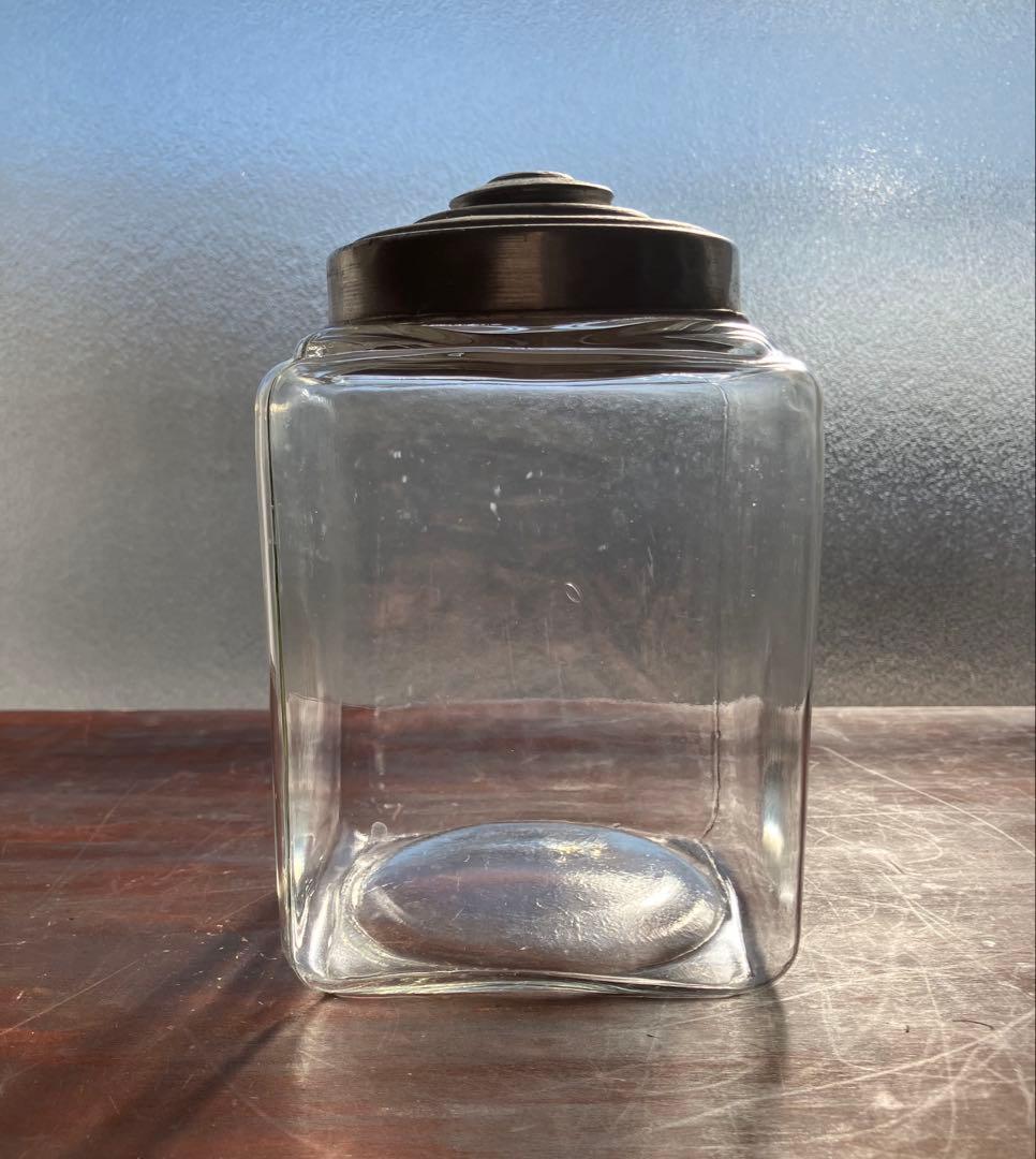 昭和レトロ 小ぶりザイズのタイプ違い 蓋付きガラス瓶 2個セット