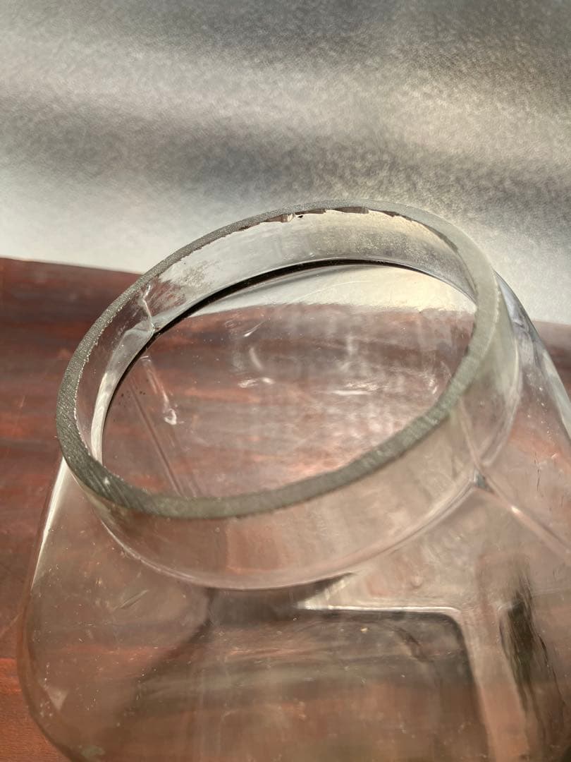 昭和レトロ 小ぶりザイズのタイプ違い 蓋付きガラス瓶 2個セット