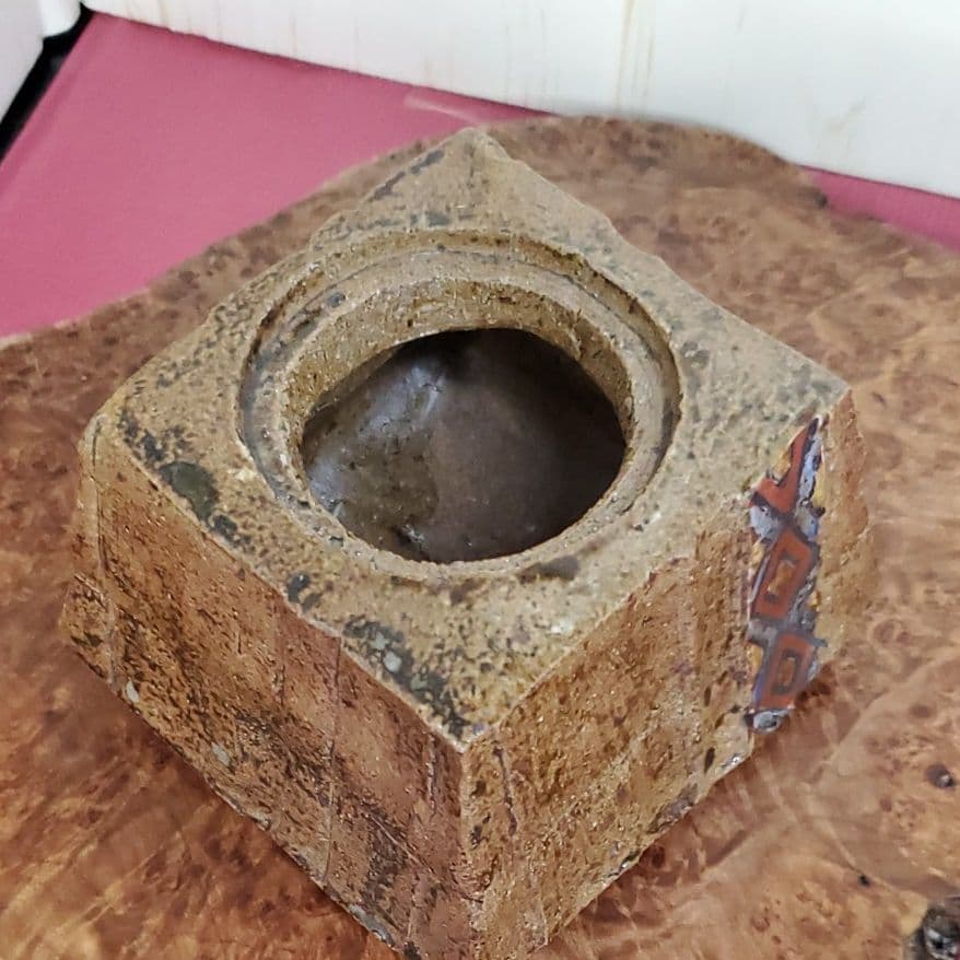 新田邦彦作 扁香炉 角 色小紋