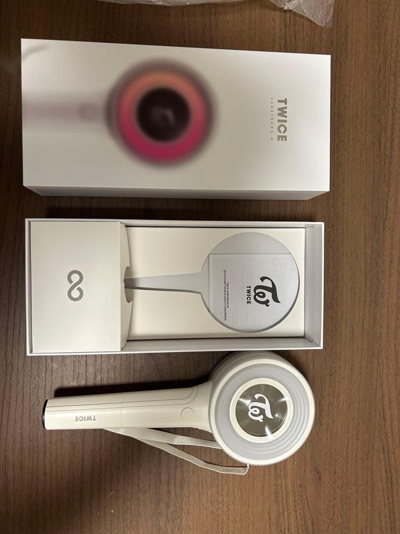 TWICE ペンライト ホワイト 箱付き - メルカリ