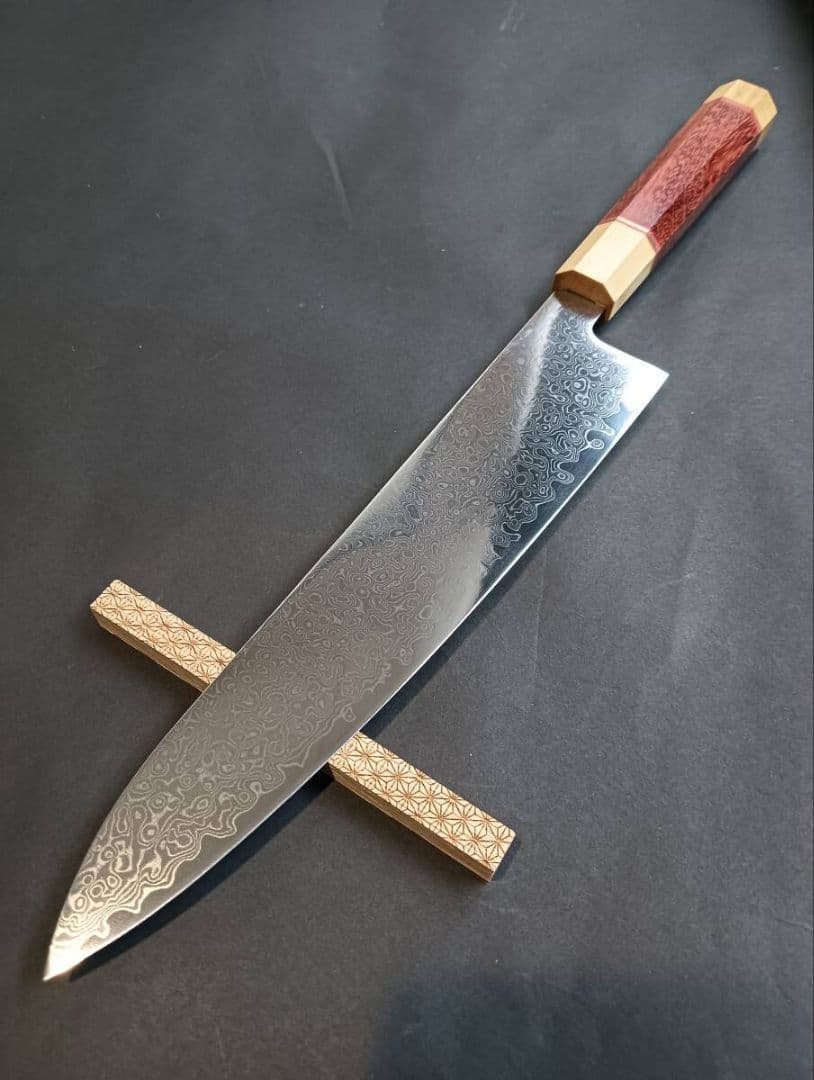 67層鏡面ダマスカスV金10号ステンレス牛刀240mm 花梨八角柄 堺 孝行 V金10号 17層ダマスカス 牛刀包丁 240mm 緑合板柄 – 清助刃物