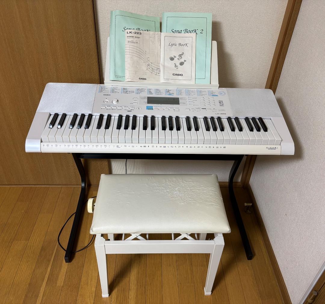 【3点セット】CASIO LK-223 電子キーボード (スタンド・椅子付き) Amazon.co.jp: カシオ 電子キーボード61標準鍵 光ナビゲーション