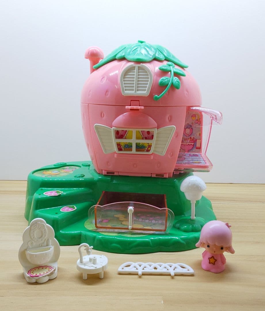 昭和レトロ❣️サンリオいちごの夢のお家✨ボタンノーズ 初代✨ - メルカリ