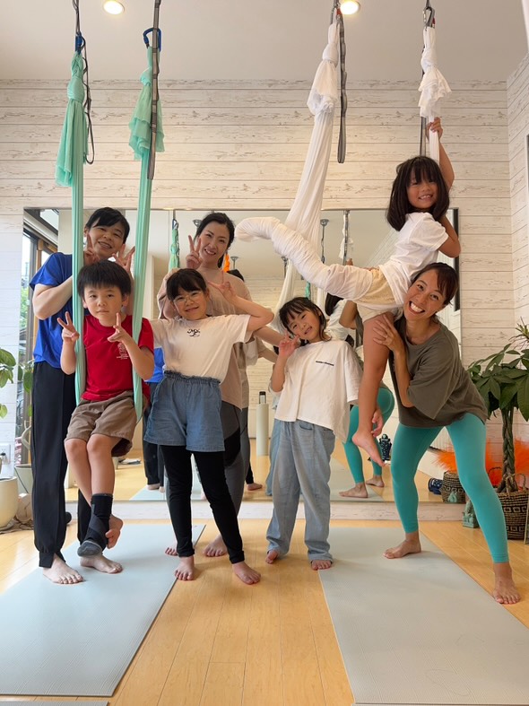 京都】親子で楽しむエアリアルヨガ開催レポ｜子どもも大人も笑顔に