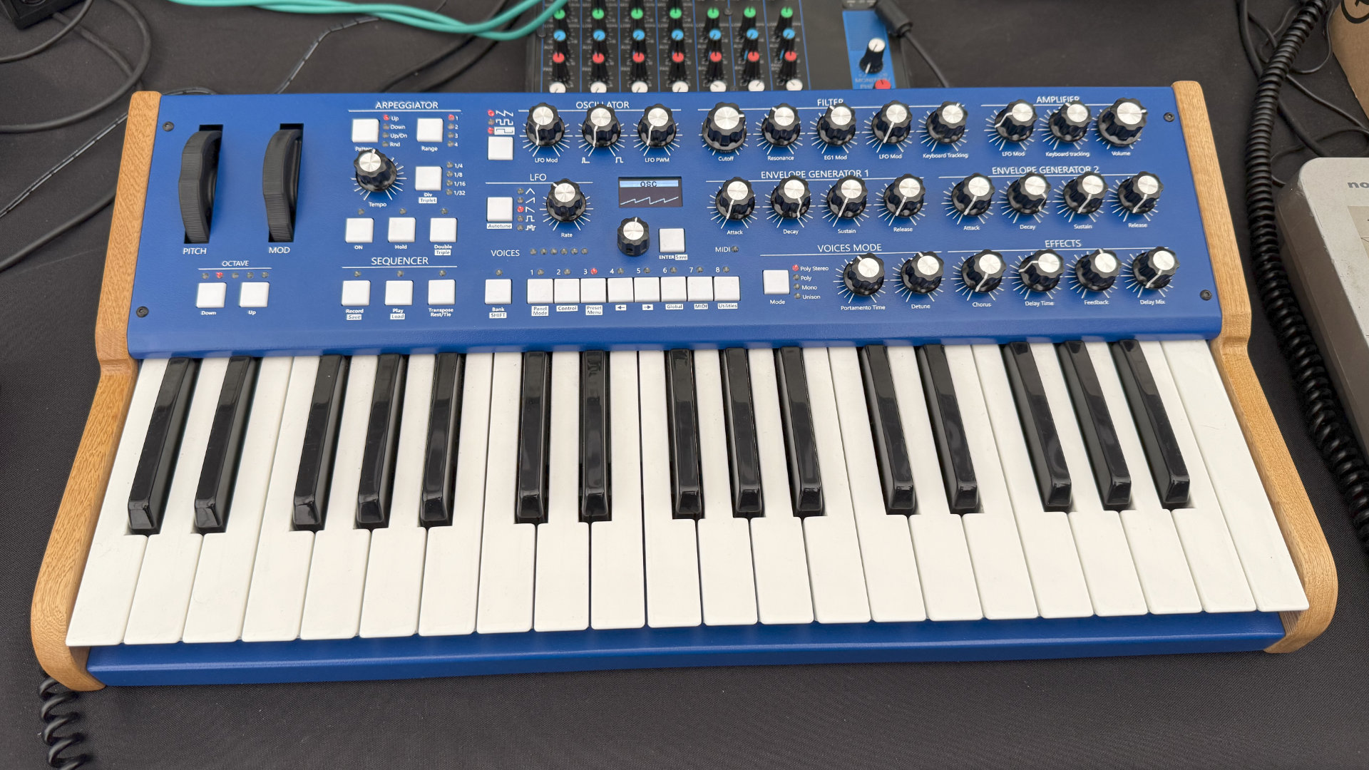GS Music Bree6, analog polyphonic Synthesizer: keyboard version
